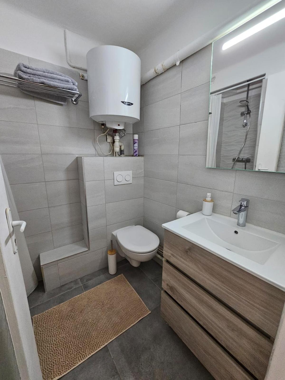 Provencal-Style Apartment Екс ан Прованс Екстериор снимка